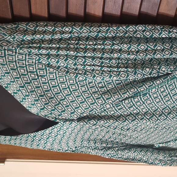 Old Navy wraparound tie dress in green and white, size XXL. - Picture 4 of 8